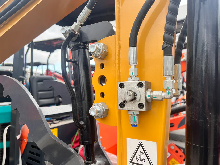 1-Ton Mini Excavator with 13.5 HP Gas Engine, Hydraulic Thumb & Side-Swing Boom - Image 12