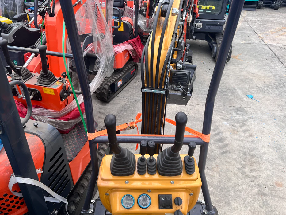 1-Ton Mini Excavator with 13.5 HP Gas Engine, Hydraulic Thumb & Side-Swing Boom