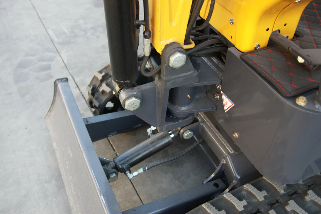 1-Ton Mini Excavator with 13.5 HP Gas Engine, Hydraulic Thumb & Side-Swing Boom - Image 9