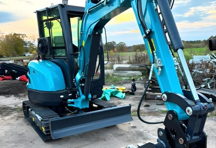 2.8-Ton Mini Excavator with Yanmar Diesel Engine & Hydraulic Thumb - Image 5